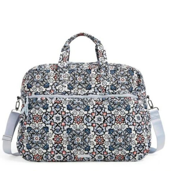 🎉HP🎉Vera Bradley Grand Traveler in Lisbon Medallion - Picture 1 of 7
